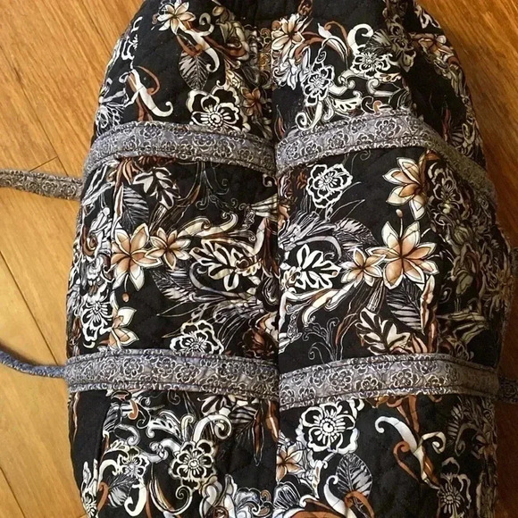Quilted black and floral weekender bag - great condition - lots of pockets - Picture 5 of 6